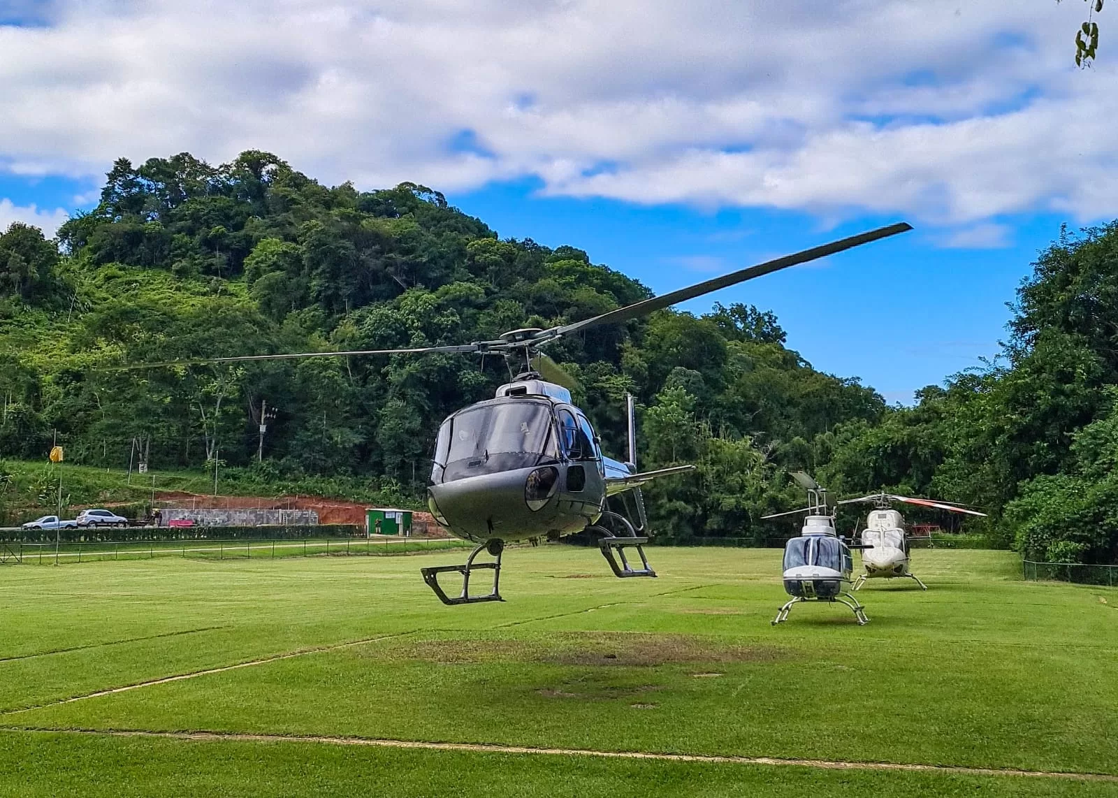 Quanto um helicoptero voa?