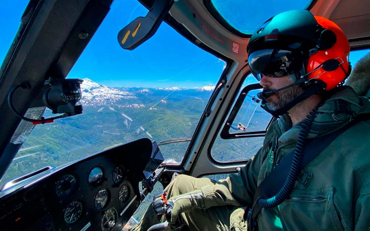 O que é mais fácil pilotar avião ou helicóptero?