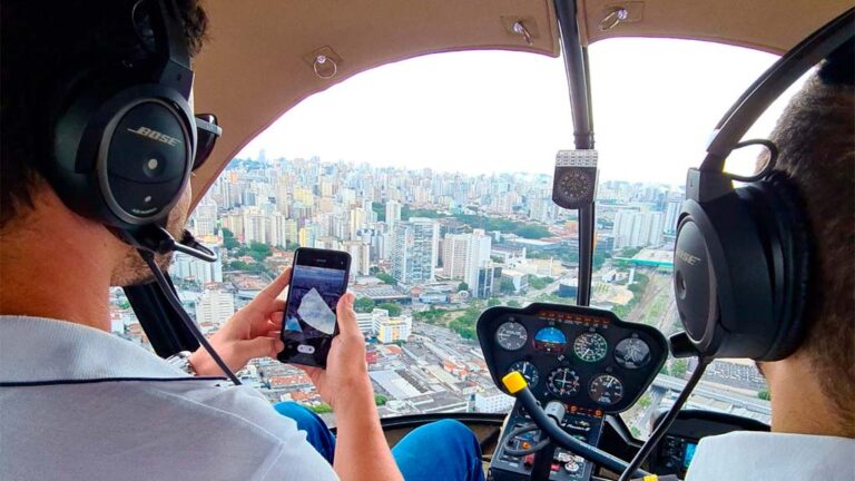 Usar Fones de Ouvido no Helicóptero