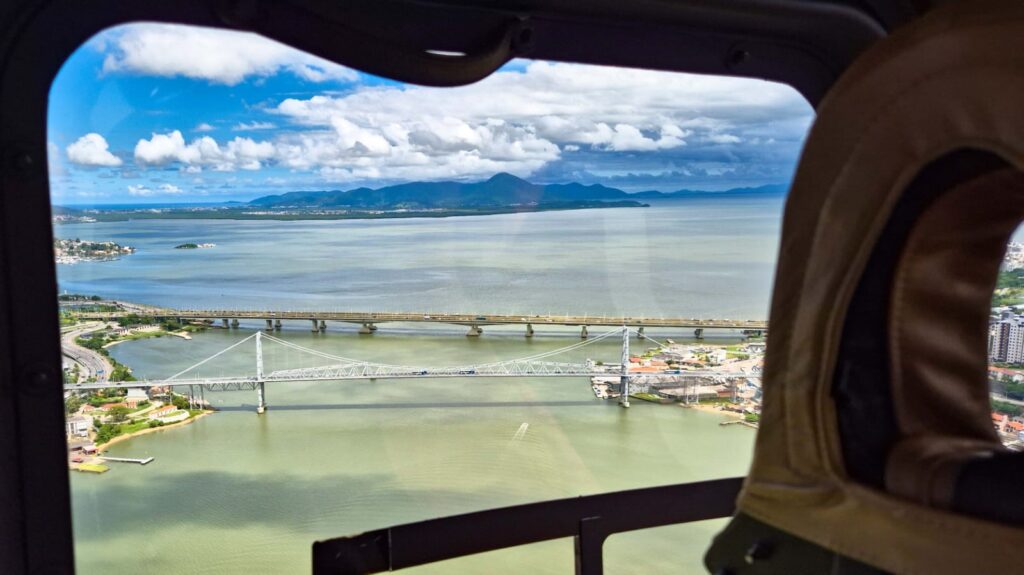Passeio de Helicóptero em Florianópolis Pacote Ponte Hercílio Luz