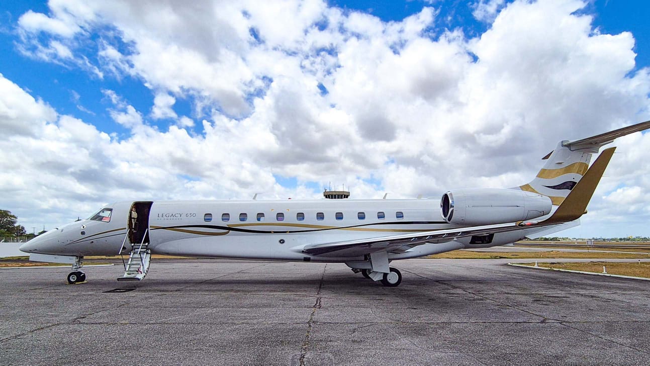 Fretamento de Táxi Aéreo Jato Executivo Legacy 650