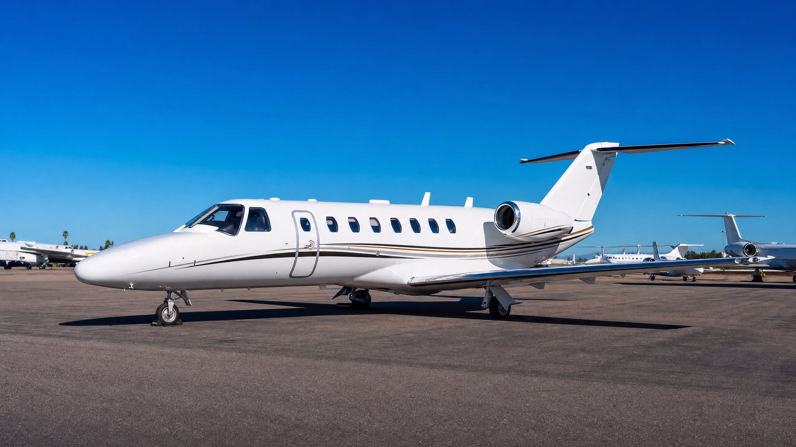 Citation CJ3 assentos executivos e acabamento interno — Embarque Oficial